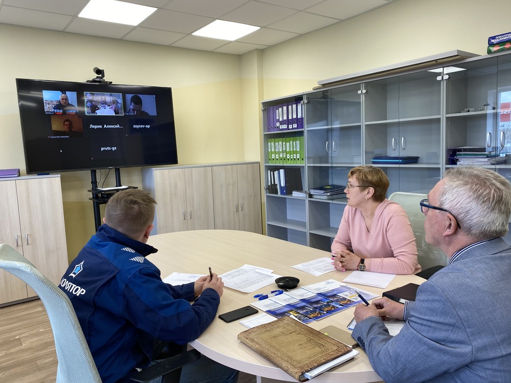 Встреча со специалистами компании &laquo;Россети ФСК ЕЭС&raquo; по итогам их обучения монтажу высоковольтных вводов