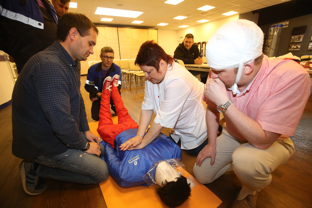 Работники предприятия &laquo;Изолятор-АКС&raquo; отрабатывают практические навыки оказания первой помощи пострадавшим на производстве